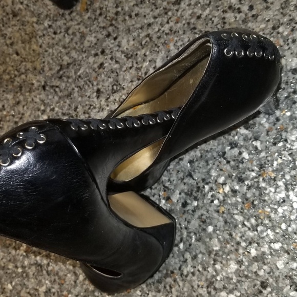 Black and Gold Pumps - Picture 4 of 4